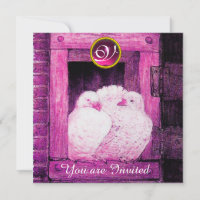 POMBAS BRANCAS EM JANELA ROSA, MONOGRAMA JOIA DE C