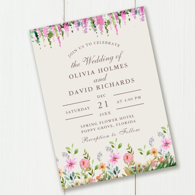Convite Prado de Flores Silvestres Boho e Casamento Acácia (Boho Wildflower Meadow and Acacia Wedding Invitation on wooden table.)