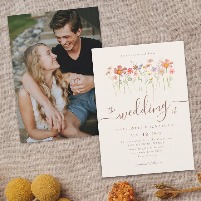 Convite Prado de Flores Silvestres Floral Bege Terracota F (Wildflower meadow rustic fall floral photo Wedding invitation Boho whimsical script watercolor )