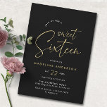 Convite Preto e Dourado | Simple Glam Sweet 16 Aniversário<br><div class="desc">Convites de 16 anos de ouro preto e falso com texto de 16 anos em letra manuscrita. Simples e elegante. Observe que o efeito Dourado é replicado por um gráfico de alta qualidade. Não será utilizada qualquer folha de alumínio real.</div>