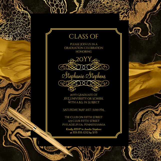 Convite Preto Elegante | Festa de formatura Universitária  (Elegant Scrollwork Black and Gold Tone College | University Graduation Announcement Party Invitation)