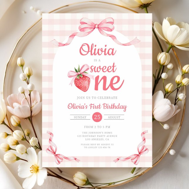 Convite Primeiro aniversario Bonito De Uma Garota De Moran (Cute Sweet One Strawberry Girl 1st Birthday Invitation)