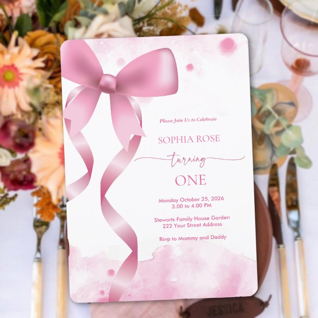 Convite Primeiro aniversario de Arco Rosa Pastel (Pastel Pink Bow Baby Girl 1st Birthday Aesthetic Invitation)