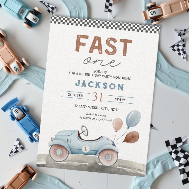 Convite Primeiro aniversario de Carro Azul Rápido de Uma C (Fast One Race Car Boy's 1st birthday invitation soft pastel blue brown checkered flag, racing)