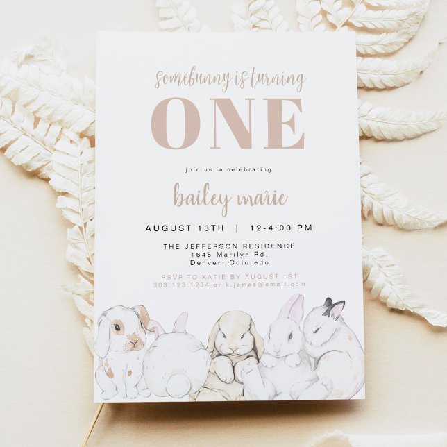 Convite Primeiro aniversario de coelhinhos de pastel bonit (Criador carregado)