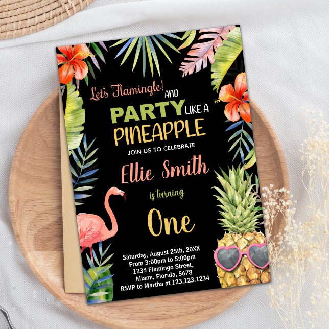 Convite Primeiro Aniversário de Flamingo e Abacaxi Preto (First Black Flamingo & Pineapple Birthday Invitation)