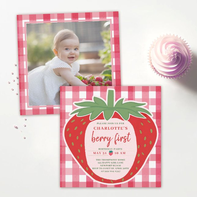 Convite Primeiro aniversario de Fotografia Rosa Gingham Gi (strawberry 1st birthday party theme photo invitation cute adorable template modern watercolor)