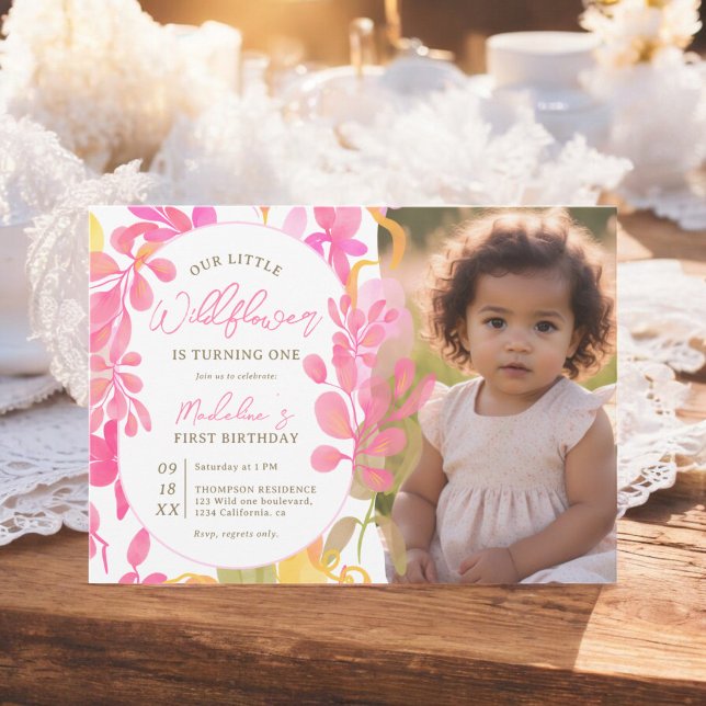 Convite Primeiro aniversario de fotografia verde-rosa-bran (Cute pink green wildflower photo 1st birthday invitation)