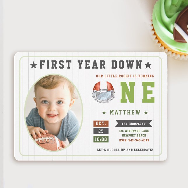 Convite Primeiro aniversario de Garoto do Jogo de Futebol  (first year down football birthday invitation photo sports boy green boy 1st party invite cute)