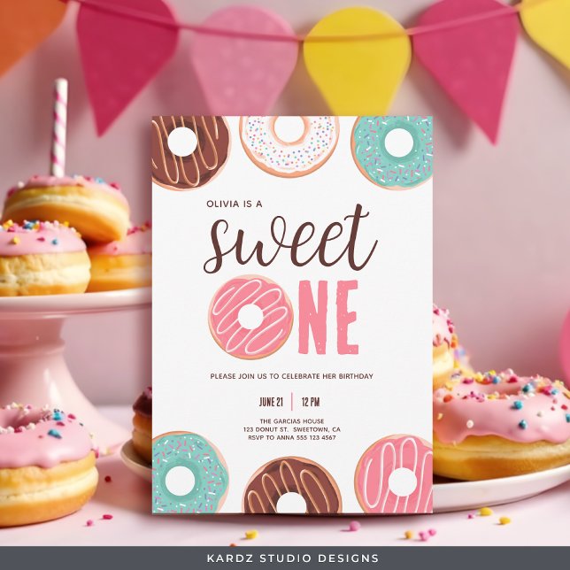 Convite Primeiro aniversario de Rosquinha doce (Invite shown in 5 x 7 in. with square corners, personalize and choose style and paper before buying.)