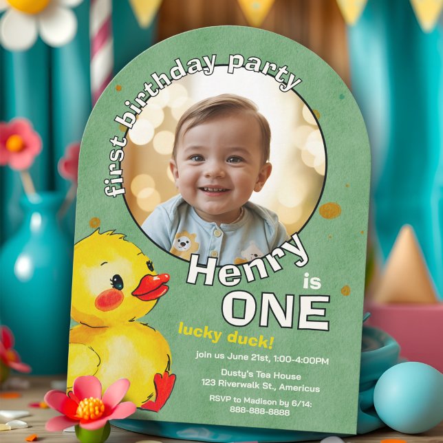 Convite Primeiro Aniversário do Duque Amarelo Adorável (Adorable yellow rubber ducky 1st birthday party invitation with baby photo, cute watercolor duckling)