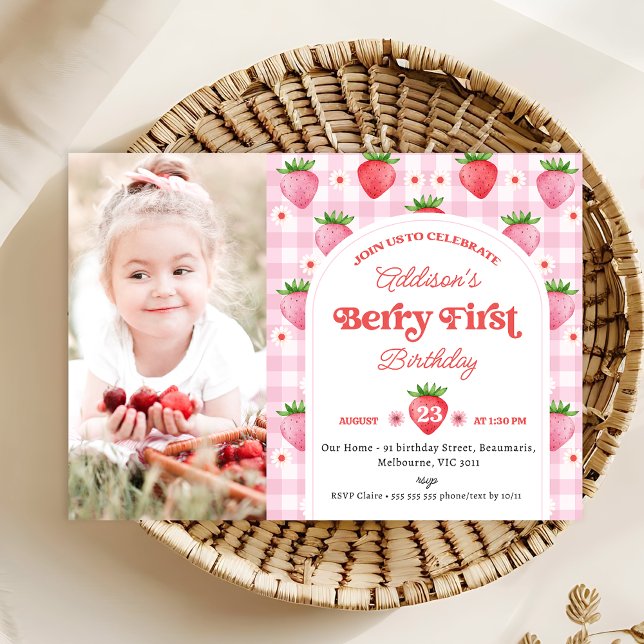 Convite Primeiro aniversario Red Strawberry Berry Sweet (Photo Berry First Birthday Invitation Template Modern, Strawberry Berry First Birthday Invitation )