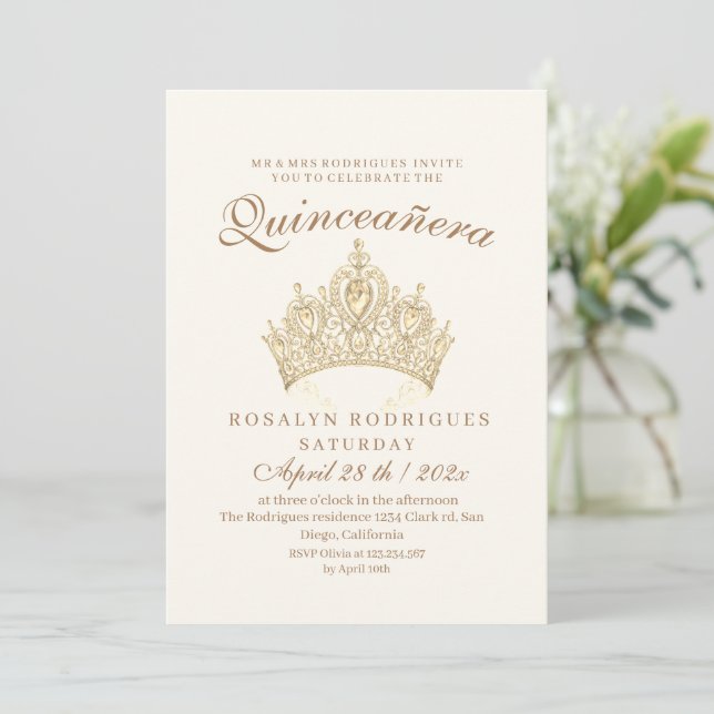 Convite Princesa Quinceañera Elegante Beige Dourado (Em pé/Frente)