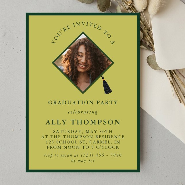 Convite Quadro de Foto Verde Moderno Festa de Formatura (Modern Green Photo Frame Graduation Party Invitation)