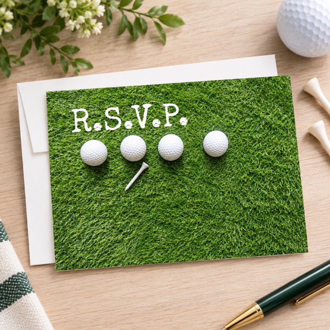 Convite Quatro bolas de golfe com tee R.S.V.P. no verde (Criador carregado)