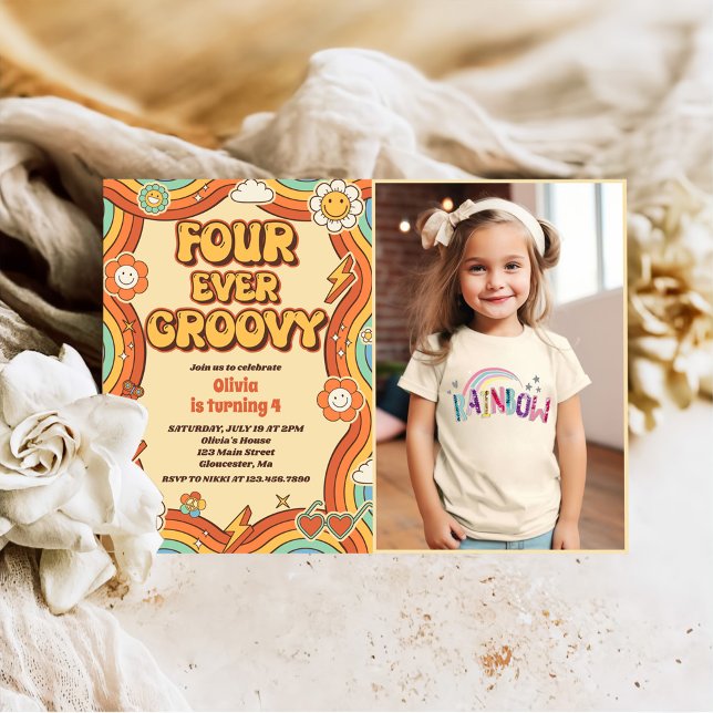 Convite Quatro Vezes Groovy Retro Rainbow 4º aniversário F (Criador carregado)