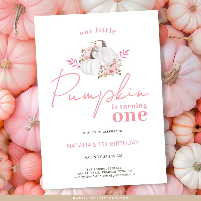 Convite Queda Rosa Floral Pequeno Pumpkin Primeiro Anivers (Invite shown in 5 x 7 inches, choose size, paper, and corner style.)