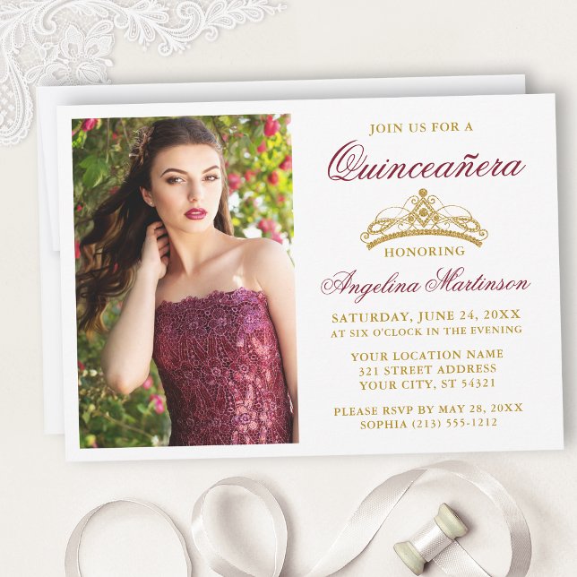 Convite Quinceanera Dourada da Coroa Moderna Elegante Burg (Customize to change text size, style, color or to add text or more photos to back of card.)