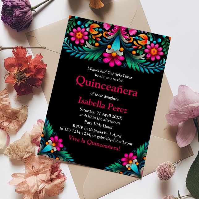 Convite Quinceanera Floral Negra Vibrante Mexicana Fiesta (Black Vibrant Floral Quinceanera Mexican Fiesta Invitation on a table with colorful flowers.)