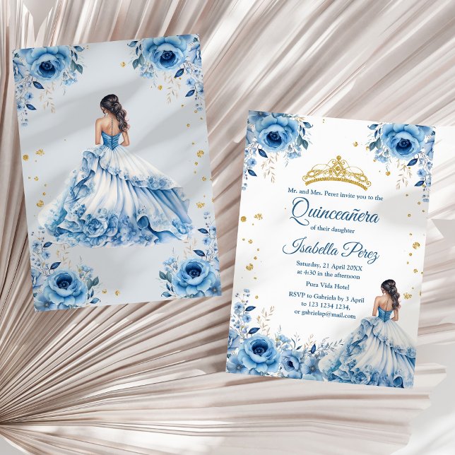 Convite Quinceanera Light Blue Princesa Vestido Tiara (Quinceanera Light Blue Princess Dress Tiara Invitation on a sunny neutral dry palm leaf.)