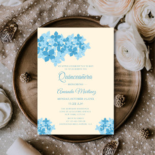 Convite Quinceñera única floral com hydrangea creme azul