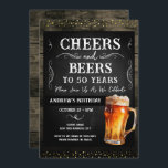 Convite Quinquenta Festas de aniversário de Saúde e Cervej<br><div class="desc">Aplausos e cervejas. Convites de aniversário. É fácil personalizar. Todo o texto é ajustável e fácil de mudar para as necessidades do seu próprio partido. Elementos de fundo para painéis de chalkboard e madeiras rústicas. Diversão Chalkboard espirra e floresce. Caneca de cerveja de aquarela. Convites para ele. design de aniversário...</div>