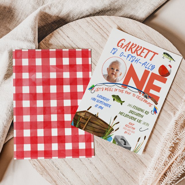 Convite Rapazes Enrolam Divertidos Ofishalmente Um primeir (Boys Ofishally one 1st Birthday Invitation, Fishing themed First Birthday Invite, o-fish-ally one)