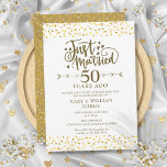 Convite Recem casados 50º Aniversário de Casamento<br><div class="desc">Com delicado ouro de corações confetti. Personalize com suas informações especiais sobre o aniversário de 50 ouros em letras de ouro em chic. Projetado por Thisnotme©</div>