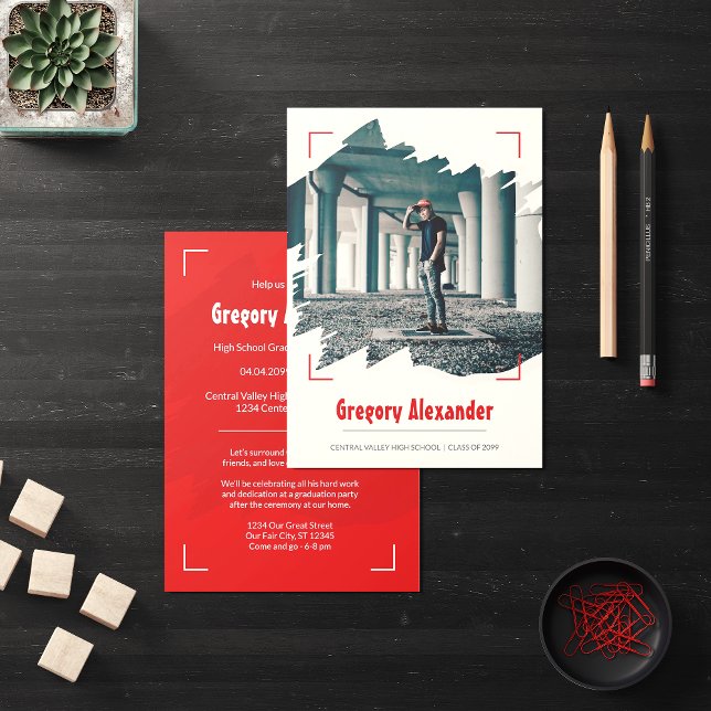 Convite Red Edgy Abstract Brushstroke Photo Graduation (Criador carregado)