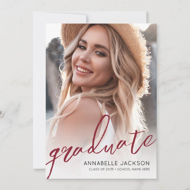 Convite Red Trendy Script Graduate Photo Graduation (Frente)