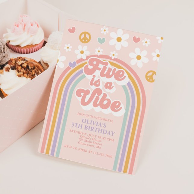 Convite Retro Cinco é um Aniversário do 5 do Arco-Íris Vib (Criador carregado)