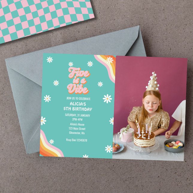 Convite Retro Rainbow FIVE é um 5 Vibe Groovy Aniversário (Criador carregado)