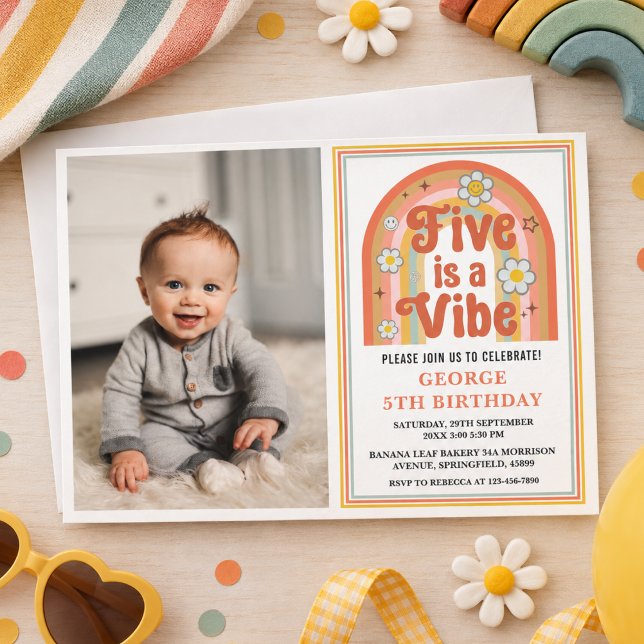 Convite Retro Rainbow FIVE é uma Vibração Aniversário de 5 (Retro Rainbow FIVE is a Vibe Groovy 5th Birthday Invitation)