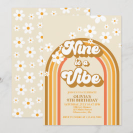 Convite Retro Rainbow Nine é um Vibe Groovy 9º aniversário