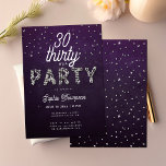 Convite Rinestones Elegante aniversário de 30 anos Roxo<br><div class="desc">Modelo aniversário de 30 anos simples,  moderno,  elegante e chic com fundo roxo,  a palavra PARTIDO coberta por rochas (pedras simuladas,  não reais,  este é um efeito digital),  roteiro de caligrafia moderno e tipografia em branco. Um design de eterno para uma mulher no seu trigésimo aniversário.</div>