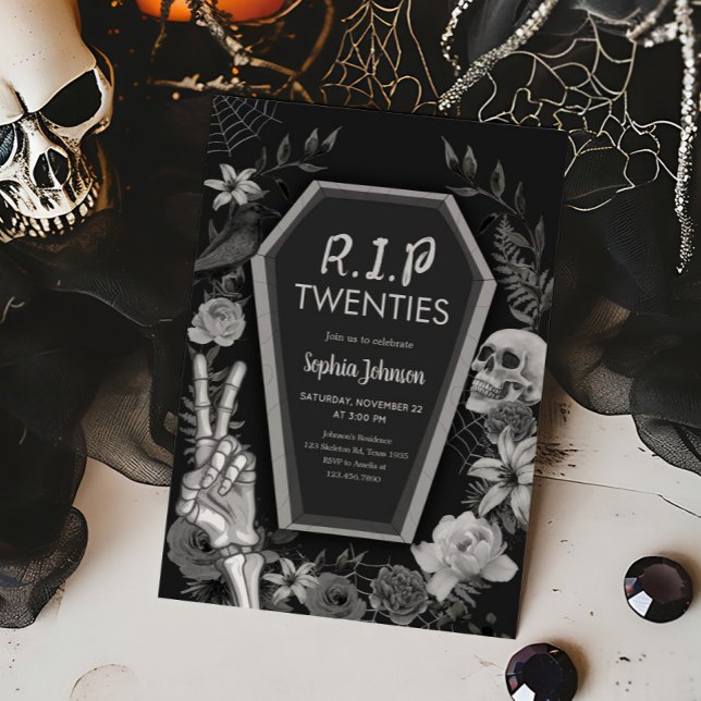 Convite RIP 20 Halloween Skull Gotheen Aniversário (RIP Twenties Death to my Twenties Halloween Birthday Invitation)