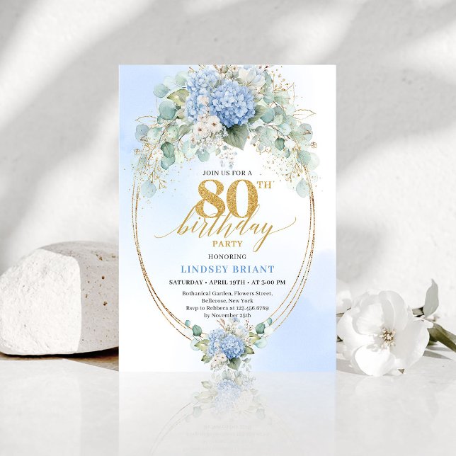 Convite Romantic Blue Hydrangea Gold 80th Birthday Invite (Romantic Blue Hydrangea Gold 80th Birthday Invitation)