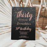 Convite Rosa de azul aniversário de 30 anos de brilho pret<br><div class="desc">Aniversário de 30 anos rosa de ouro preto preto Faux Um convite de festas moderno de trinta aniversário de 30 anos com um convite de folha de ouro falso, moderno, original e simples com brilho preto ombre e tipografia de pincel escrita à mão num fundo preto completamente personalizável. . Se...</div>