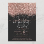 Convite Rosa de luxo, preto, brilho, Confetti Sweet 16<br><div class="desc">O elegante, glamouroso e moderno convite de aniversário de dezesseis anos é perfeito para a jovem adolescente contemporânea e na moda. Ele apresenta um bloco colorido de configuração dourado cintilante rosa impresso falso em cima de um simples fundo preto com um grande número "16" em um tom dourado cor-de-rosa correspondente....</div>