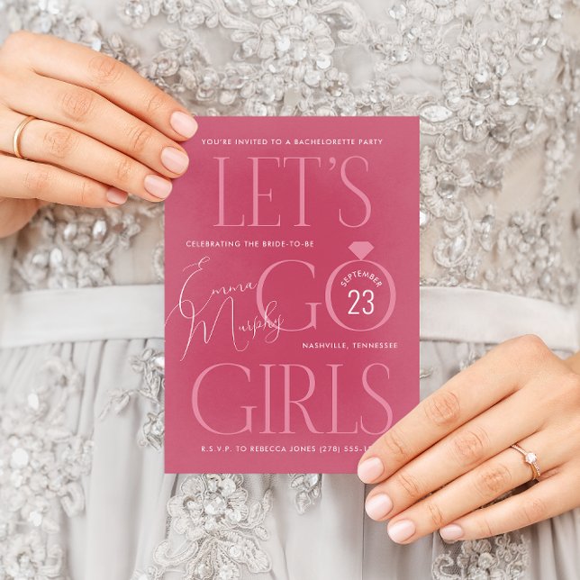 Convite Rosa Deixa As Garotas Irem Festa de solteira (Modern girly pink Let's Go Girls country western bachelorette party invitation)