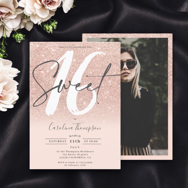 Convite Rosa dourado com fonte ombre fotografar doce 16 (Rose gold glitter ombre font blush photo Sweet 16 Invitation)