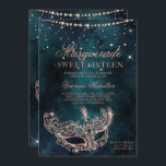 Convite rosa dourado com máscara de mascarada Doce 16<br><div class="desc">Um doce moderno,  chico e glamouroso dezesseis,  com uma máscara rosa dourada esculpida à mão,  com faíscas de diamante brilhante rosa de ouro num fundo aquoso de cor verde-escura.</div>