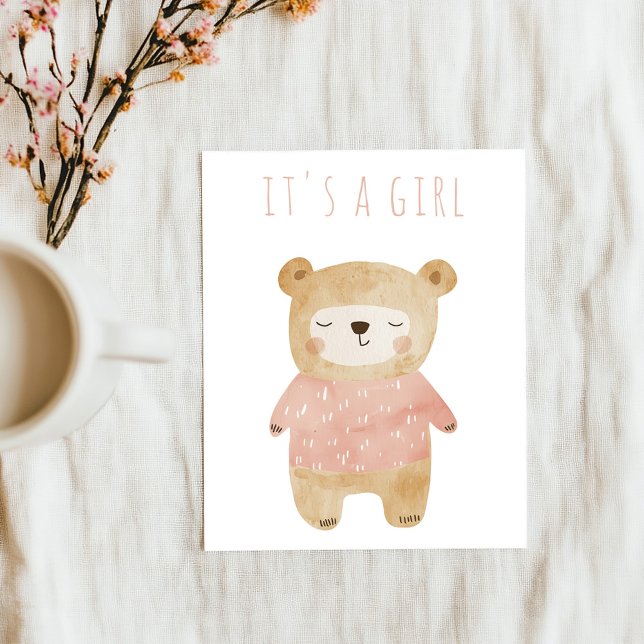 Convite Rosa É um Chá de fraldas de Urso Bonito de Aquarel (Cute sleepy teddy bear in pink "It's a girl" announcement card.)