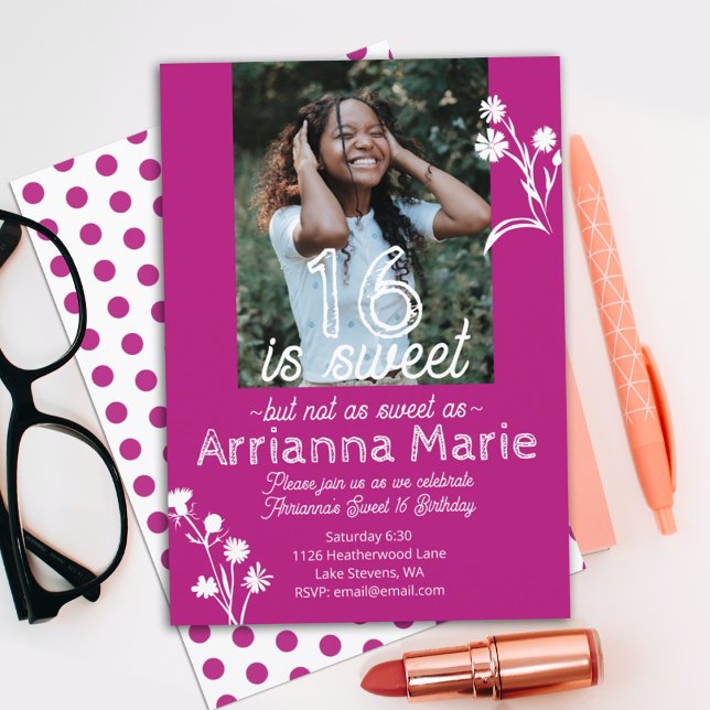 Convite Rosa Negrito, Flores Brancas Doce 16 Aniversário (hot pink magenta sweet 16 sixteen party invitation, 16th birthday party invite floral wild flowers)