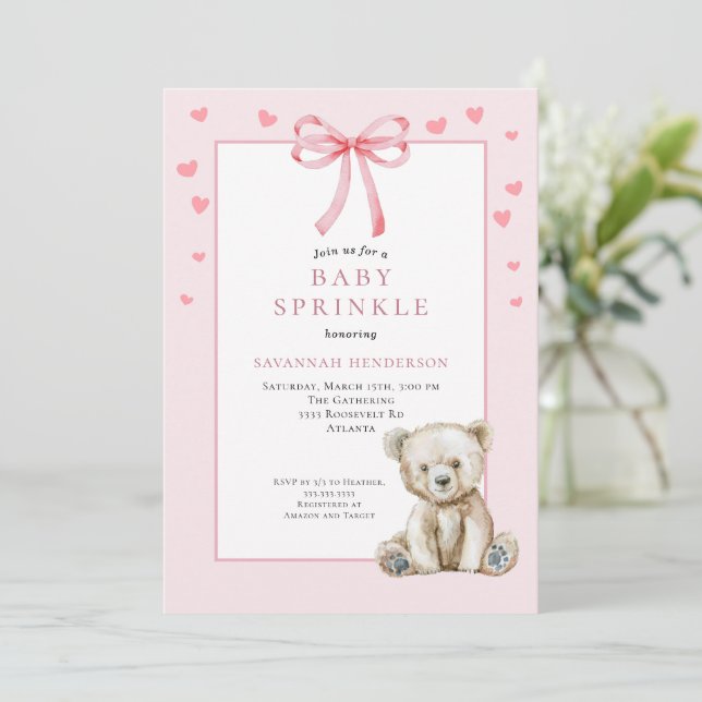 Convite Rosa Suave Sprinkle de Bebê com Laço Urso Teddy Fo (Em pé/Frente)