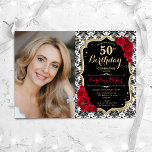 Convite Rosa vermelha Black White Damask Foto 50th Birthda<br><div class="desc">Elegante convite floral feminino para o 50º aniversário com sua foto. Design branco preto-claro com ouro brilhante. Apresenta cor damasco preta e branca, rosa vermelha, fonte de script e confetti. Perfeito para uma festa de comemoração de na moda adulto. Personalize com seus próprios detalhes. Pode ser personalizado para qualquer idade!...</div>