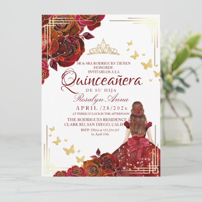 Convite Rosa vermelha Maroon Dourada Borboleta Quinceañera (Em pé/Frente)