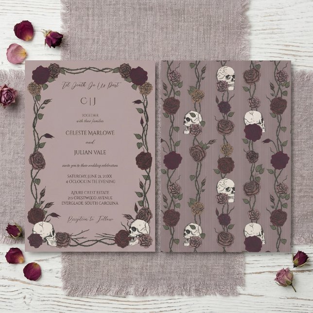 Convite Rosas Góticas Bege Claro Até a Morte Casamento (Hand-Drawn soft gothic light mauve wedding 'Til Death invitation with ink skulls and roses pattern)