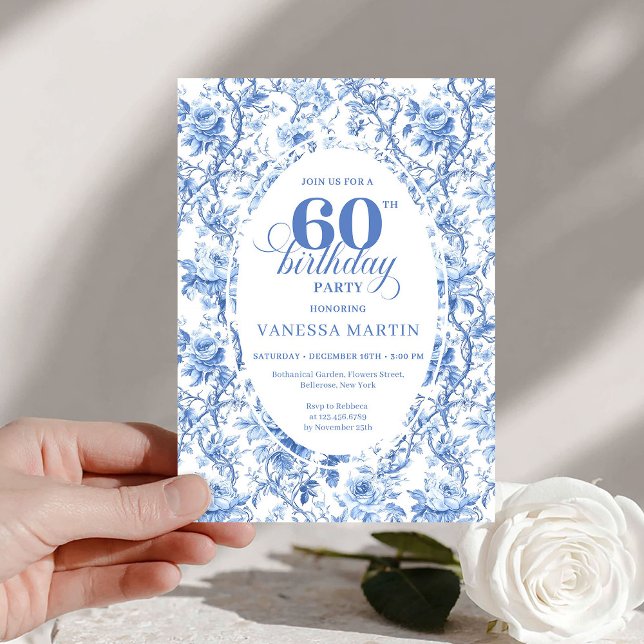 Convite Rosas Toile Azul Empoeirado Aniversário de 60 anos (Dusty Blue Toile Roses 60th Birthday Digital Invite

)