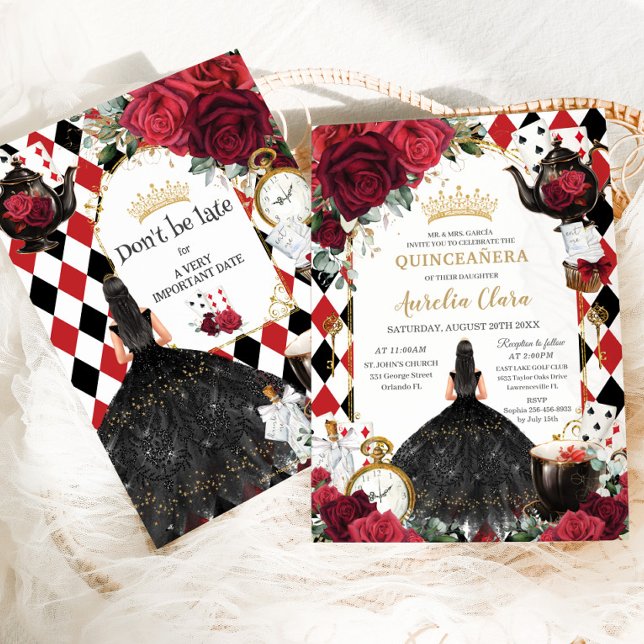 Convite Rosas vermelhas de Quinceanera Alice Floral no Paí (red burgundy roses alice in wonderland black dress brunette girl tea party quinceanera invitation )